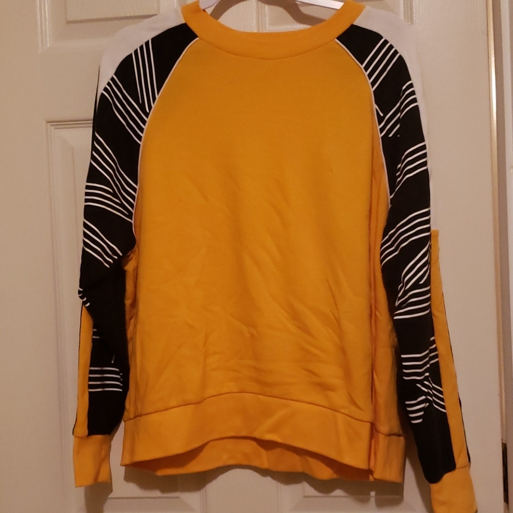 PINK VICTORIA'S SECRET SWEATSHIRT